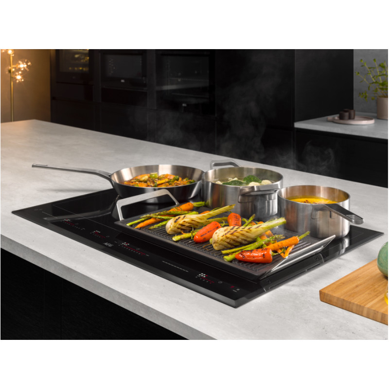 Plaque de cuisson AEG IKE86683FB