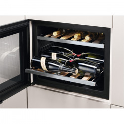 Cave à vin AEG SWS74500G0